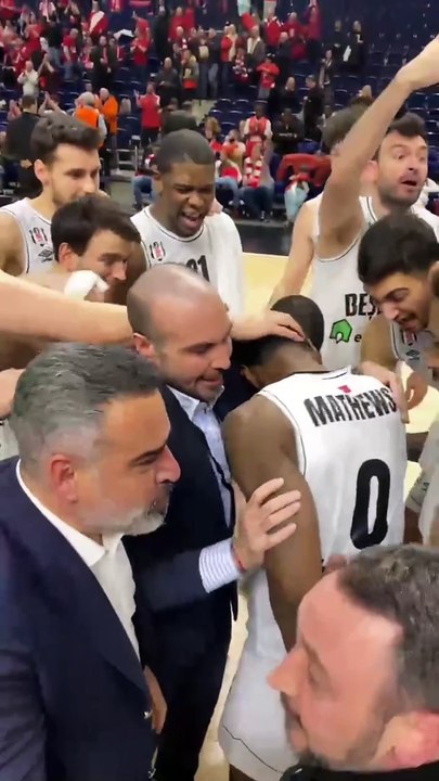 Beşiktaş Emlakjet EuroCup yarı finalinde! Dev zaferi böyle kutladılar