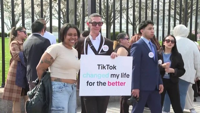 احتجاجات لصناع محتوى تيك توك أمام الكابيتول ضد قانون يهدد بحظر المنصة
