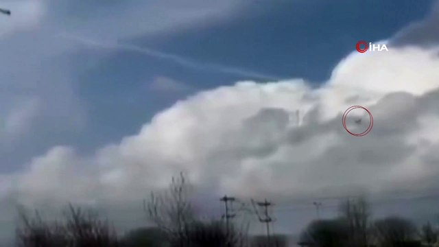 Düşen uçaktan pilotun atlama anı kamerada