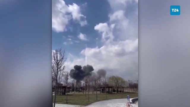 Kaza yapan askeri uçaktan pilotun fırlatma koltuğuyla çıktığı anlar