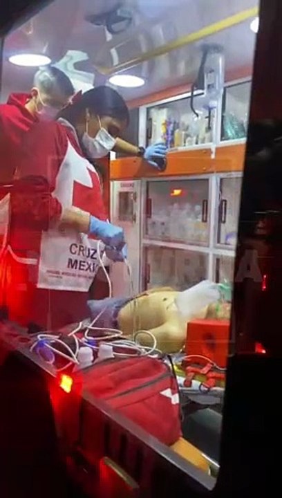 #Preliminar Tras un aparatoso choque suscitado en calles del Centro de Guadalajara, dejó como saldo a un hombre herido y un vehículo volcado #GuardiaNocturna