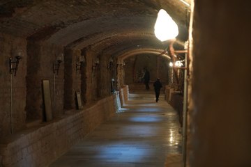 İstiklal Caddesi’ndeki 130 yıllık gizemli tünel ziyaretçilerini geçmişe götürüyor