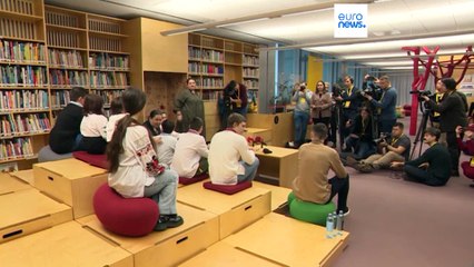 Besuch von Zwangsaufenthalt in Russland entkommenen ukrainischen Kindern im EU-Parlament