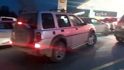 Zam haberini duyan akaryakıt istasyonlarına koştu