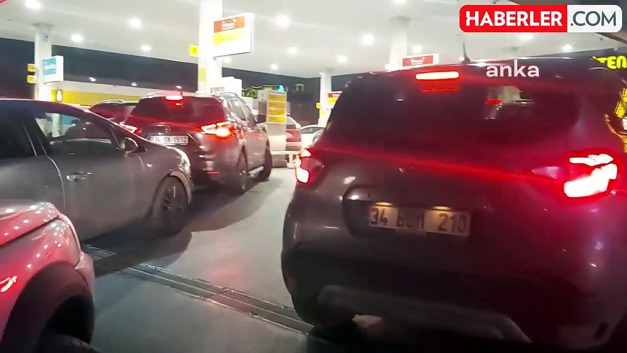 Akaryakıta zam haberiyle istasyonlarda yoğunluk yaşandı
