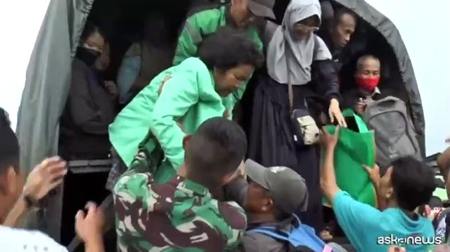Piogge e indondazioni: l'isola di Giava in Indonesia paralizzata