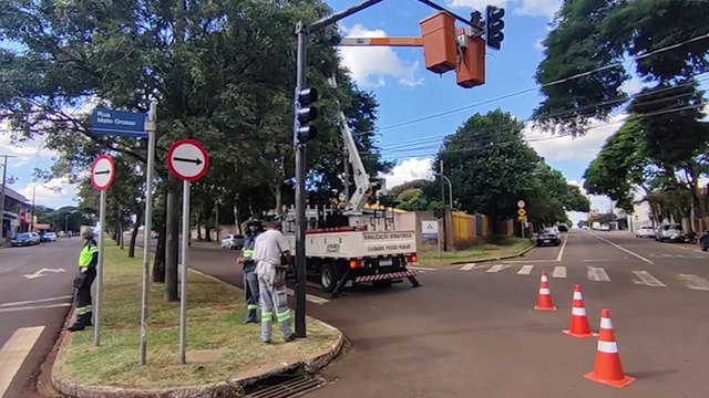 Novos semáforos com lâmpadas de LED são instalados em Cascavel