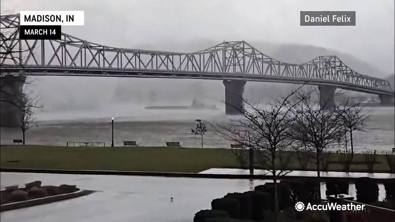 Tornado crosses Ohio River