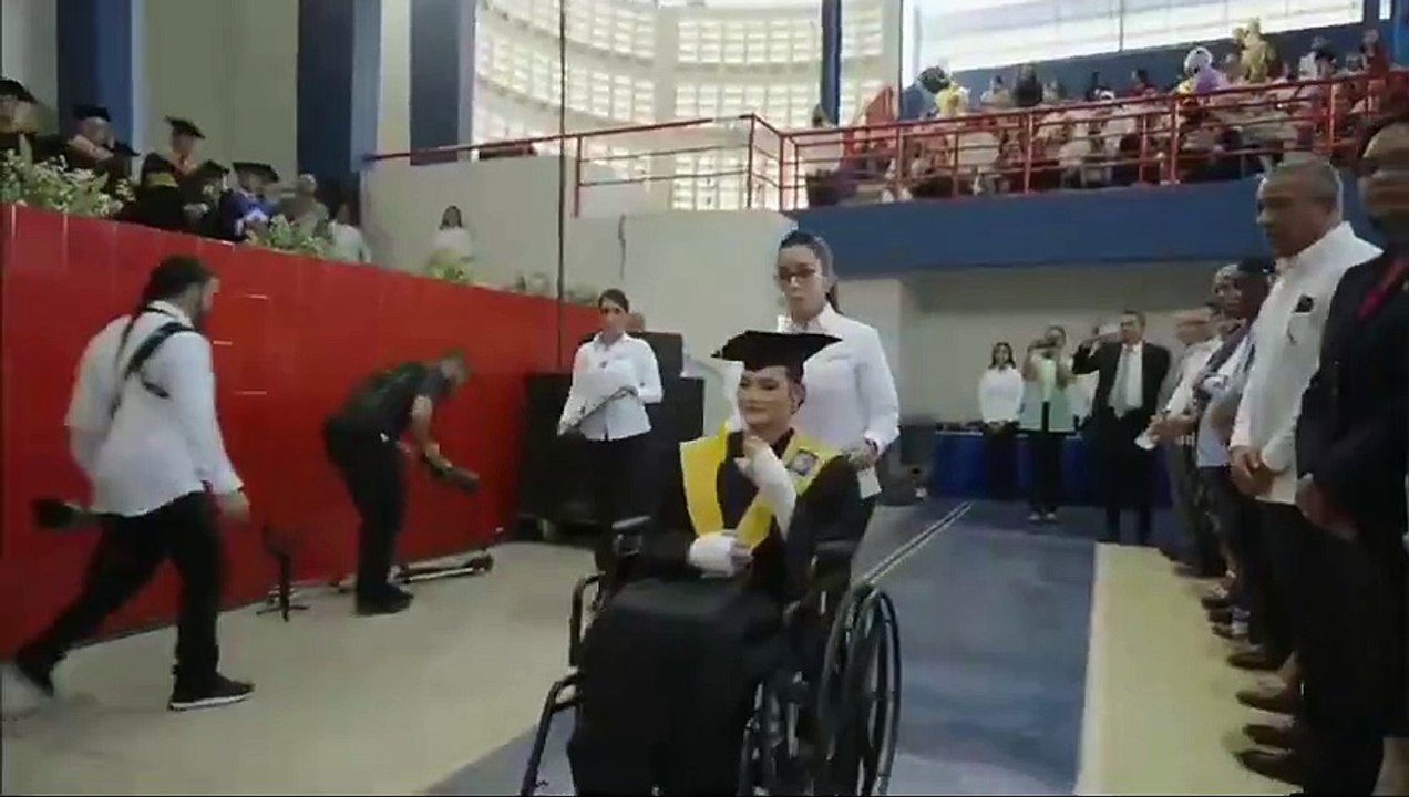 Se graduó de médico momentos antes que muriera su hijo quemado