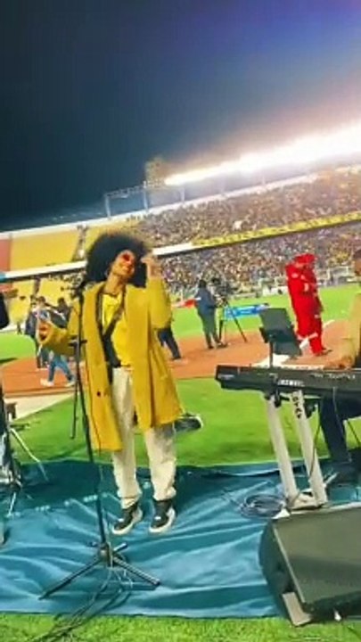 Alejandro Delius cantando Maroyu.