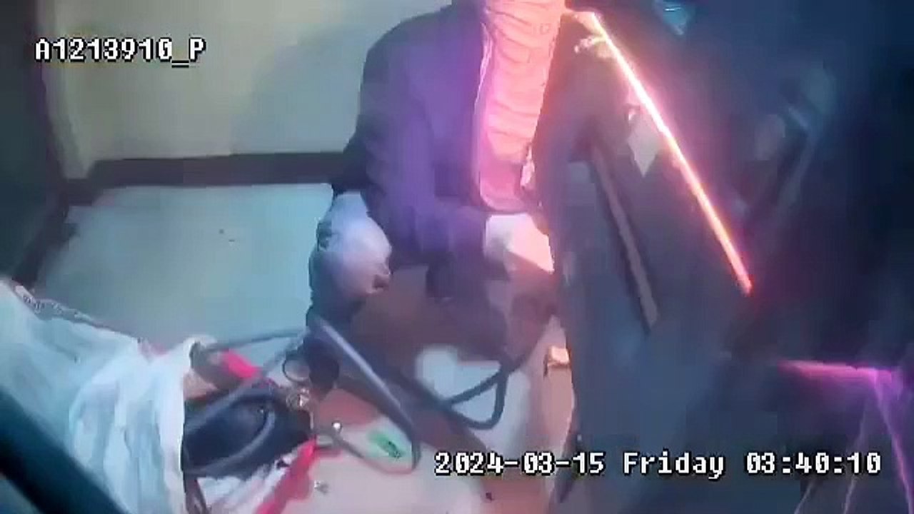 गैस कटर से काट कर एटीएम उखाड़ ले गए बदमाश