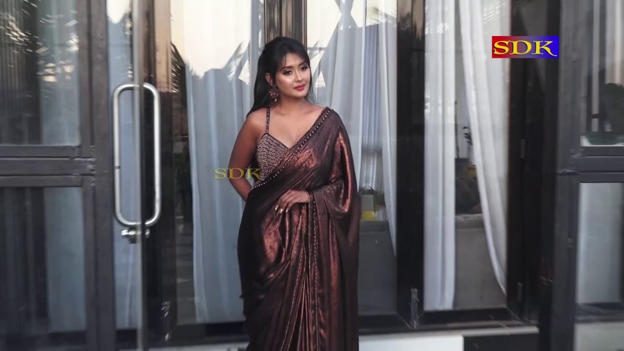 "Elegant Elegance: Kanchi Singh's Fashion Photoshoot Spectacle"