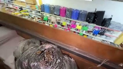 Palermo, lotta alla contraffazione: sequestrati oltre 4.000 capi d'abbigliamento e accessori falsificati