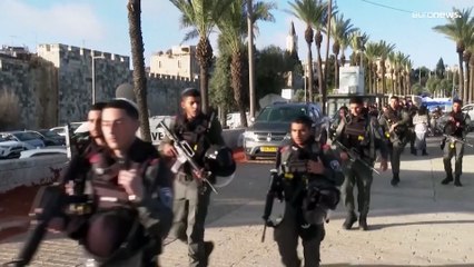شاهد: إسرائيل تشدد إجراءاتها الأمنية في القدس قبل أول صلاة جمعة في رمضان