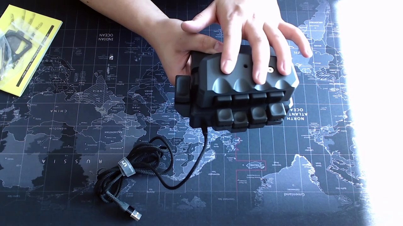 Ein Unboxing, das einmalige Hardware zu Tage fördert: Den Tastatur-Joystick-Hybrid Move Master