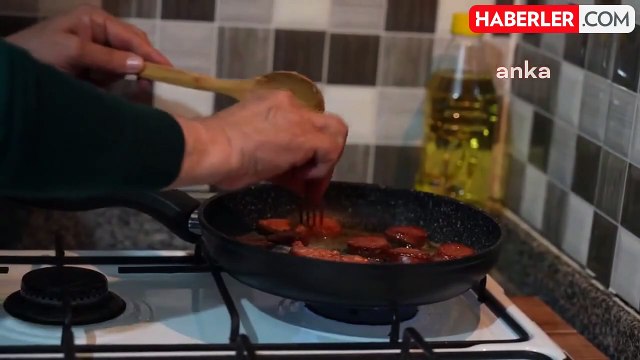 Antalya Büyükşehir Belediye Başkanı Böcek, öğrencilerle sahur yaptı