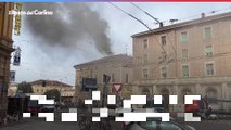 Incendio a Bologna, fiamme nel magazzino di Burger King