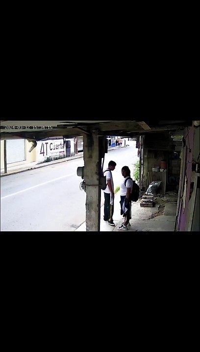 niño persiguiendo