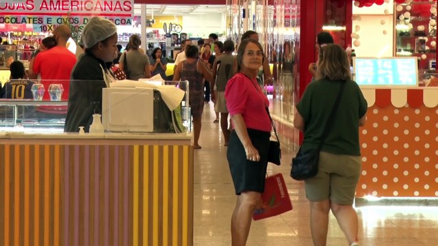 Como aproveitar descontos sem cair em golpes na semana do Dia do Consumidor