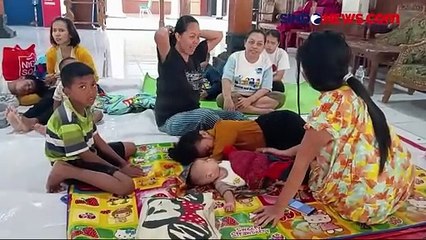 Warga Mengungsi di Pendopo Kantor Bupati Grobogan Usai Rumahnya Terendam Banjir