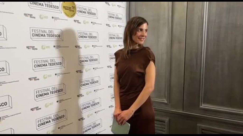 Video Star Aylin Tezel inaugura il Festival del cinema tedesco 2024 a Roma