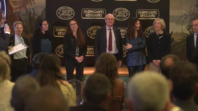 Parmigiano Reggiano, per i 90 anni del Consorzio premiati 11 caseifici