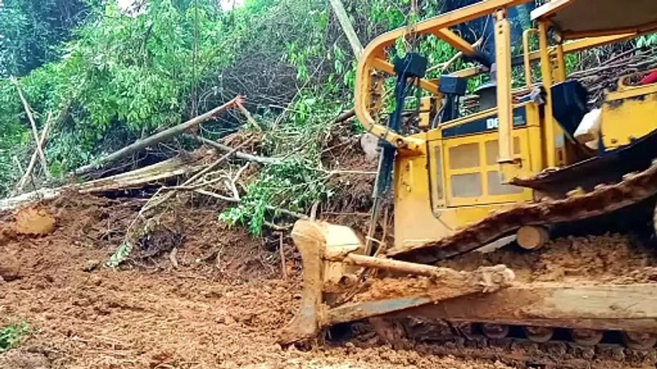 The Brilliance of the Bulldozer, Witness the D6R XL's Engraving Path Like Never Before!