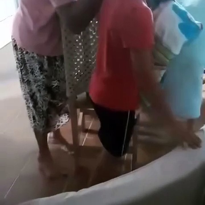Babá flagrada agredindo criança em Barra Velha