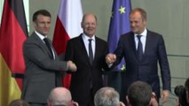 Ucraina, Scholz e Macron mostrano 