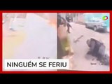 Policiais quase são atingidos por granada lançada por criminosos no RJ