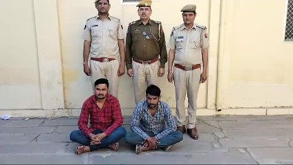 तस्कर की कार में मिली पुलिस निरीक्षक की वर्दी, जानें क्यों...