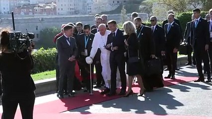 El papa Francisco descarta renuncia y habla de sus amores de juventud en una autobiografía