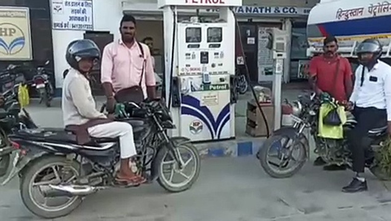 भारत-पाक सीमा के निकट पेट्रोल-डीजल के दामों में आई सर्वाधिक गिरावट!