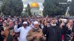 Milhares de fiéis rezam sob vigilância em Jerusalém na primeira sexta-feira do Ramadã