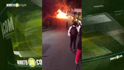 ¡Atención! El incendio de un carro generó cierre vial cerca al Centro Comercial Santa Fe