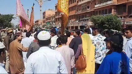 अनूठी मिसाल: नमाज पढता देख बंद किये खाटू श्याम मेले के डीजे तो मुस्लिम भाइयों ने किया ऐसा काम की वायरल हुआ वीडियो