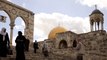 الجزيرة ترافق فلسطيني لإداء الصلاة في المسجد الأقصى
