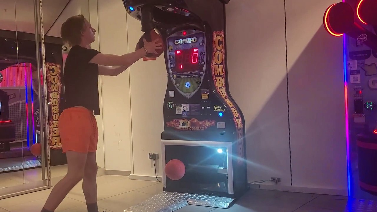 PS Pascal Teil 2. zeigt euch mal die Box Kraft auf dem anderen Automaten