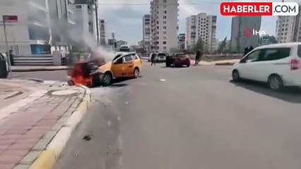 Diyarbakır'da çarpışan araçlardan biri alev aldı