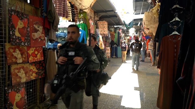 تجار البلدة القديمة بالقدس يعبرون عن معاناتهم