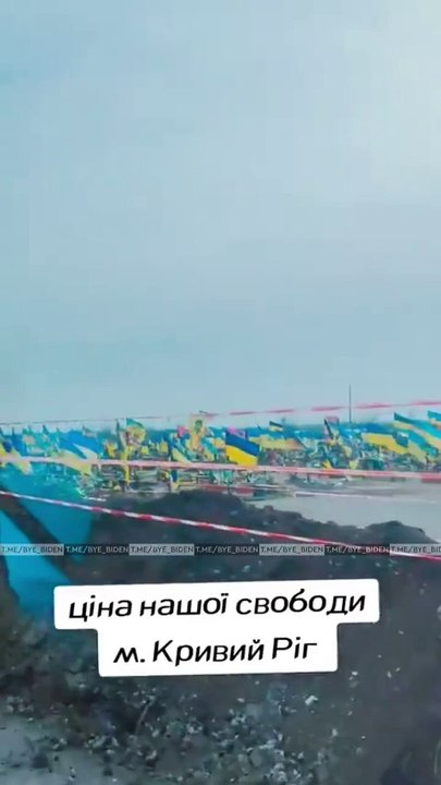cimetière des forces armées ukrainiennes s'étend déjà sur des kilomètres.  Les vidéos des cimetières ukrainiens, sont légions sur les réseaux, dans toutes les villes, dans tous les villages.  Mais Zelensky ose dire qu'il n'a perdu que 31.000 soldats