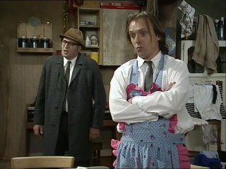 Bottom S02E03 Burglary