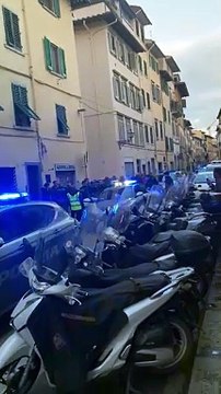 Firenze, maxi rissa in via Palazzuolo: l'intervento della polizia