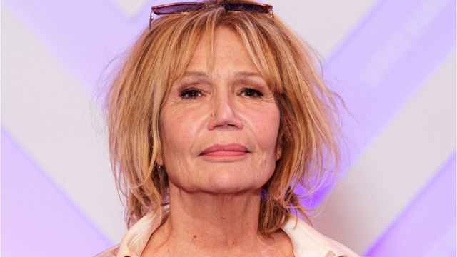 Voici - Je ne m’en débarrasserai jamais vraiment : les touchantes confidences de Clémentine Célarié sur son cancer