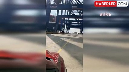 Kocaeli'de Hong Kong bayraklı gemi limanda vinçlere çarptı