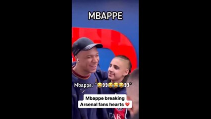 Tải video: Kylian Mbappe LAUGHS When an Arsenal Fan Invites Him to Join the Gunners and Claims There's 'No Way'