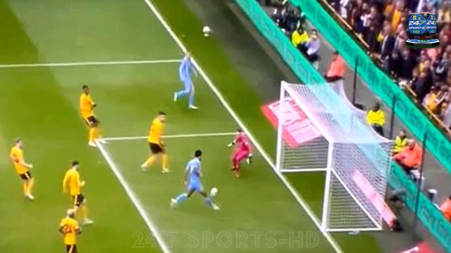 Ellis Simms Gets Slammed for an 'Absolute Stinker' of a Miss for Coventry at Wolves in the FA Cup