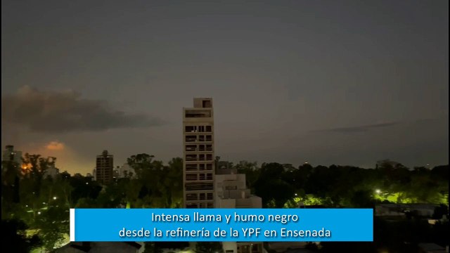 Intensa llama y humo negro en la refinería de YPF en Ensenada