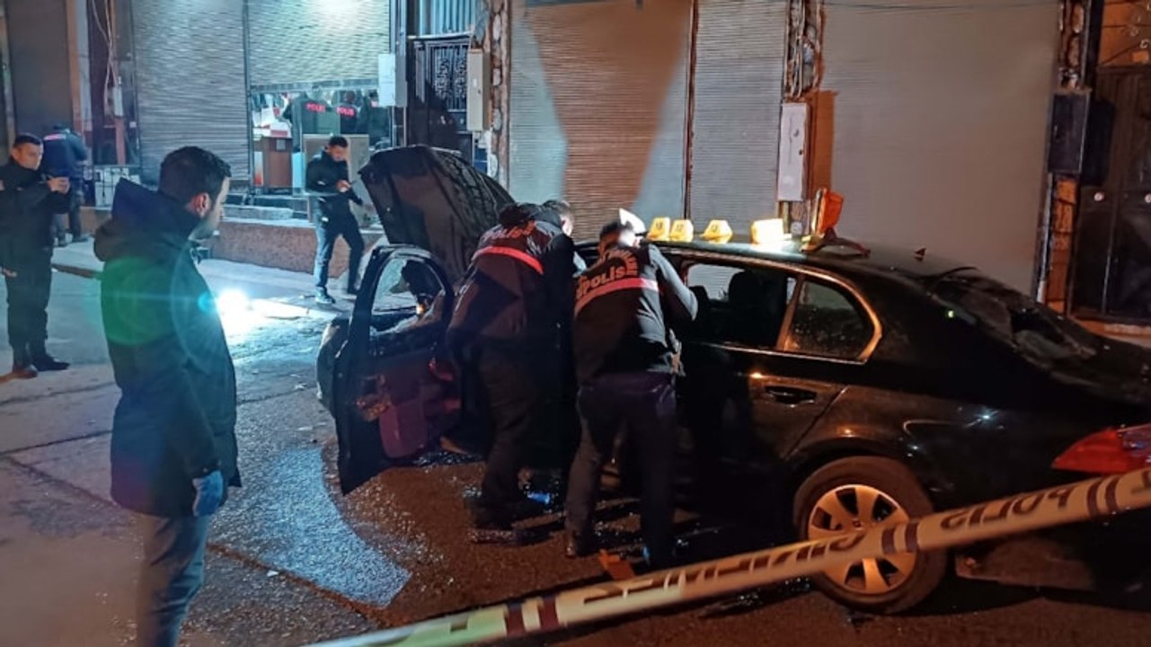 Gün içerisinde iki kez tartıştığı husumetlisini tabancayla öldürdü