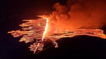 İzlanda'da yanardağ patladı: OHAL kararı alındı